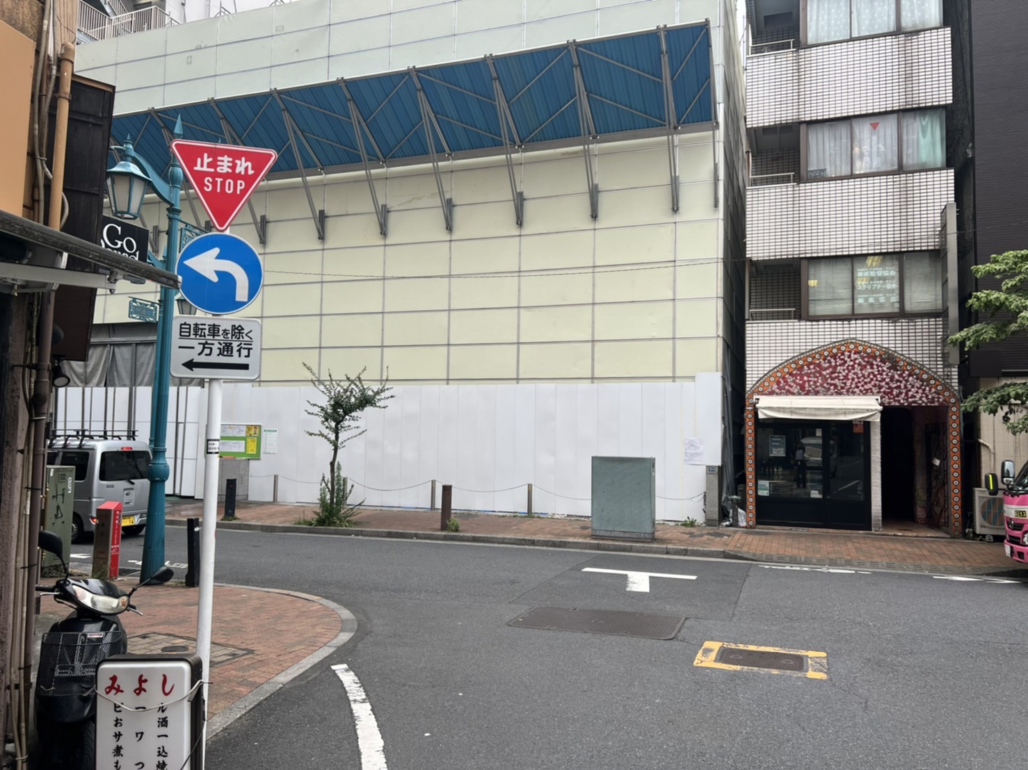新宿二丁目フタミ商事本社前の辰巳出版本社移転に伴う建て替え工事現場が気になる 株式会社フタミ商事【新宿二丁目・新宿御苑不動産】